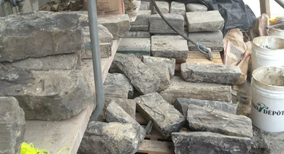 Installation de pierre grise de Montréal